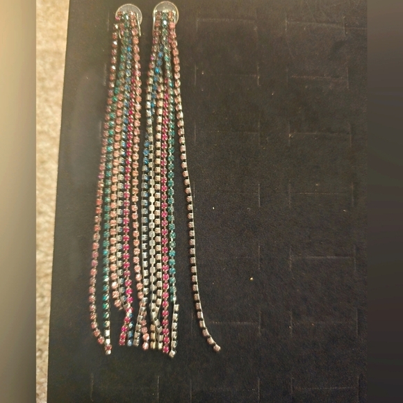 Gorgeous Fashion Earings - Picture 1 of 4